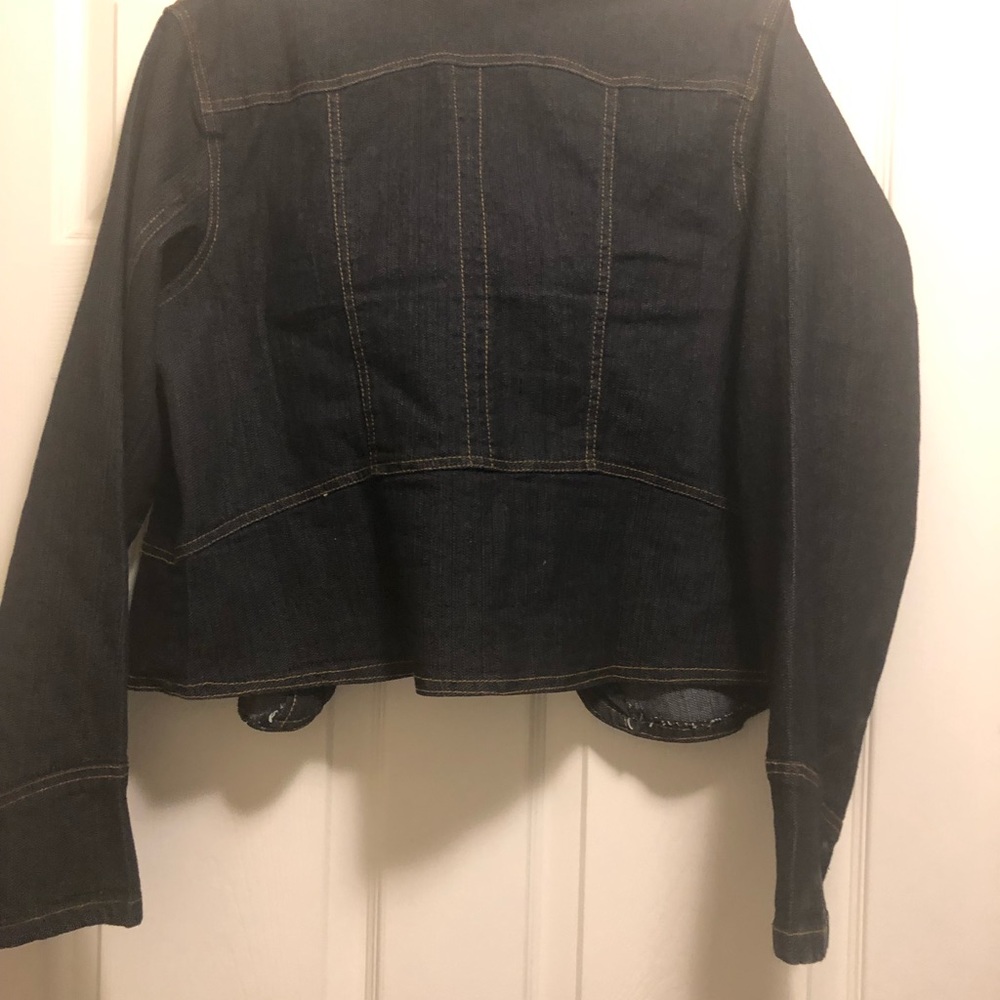 Cute jacket! π§₯ - Picture 2 of 4